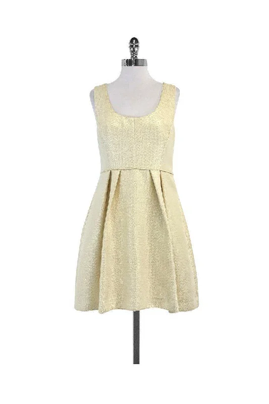 Shoshanna - Gold Textured Sleeveless Pleated Dress Sz 8 Boho unclassified dresses